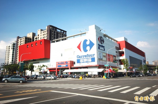 台灣賣場霸主換人當！大家狂推「這一間打敗好市多」，網友一聽大讚：「不用會費也能退貨！」