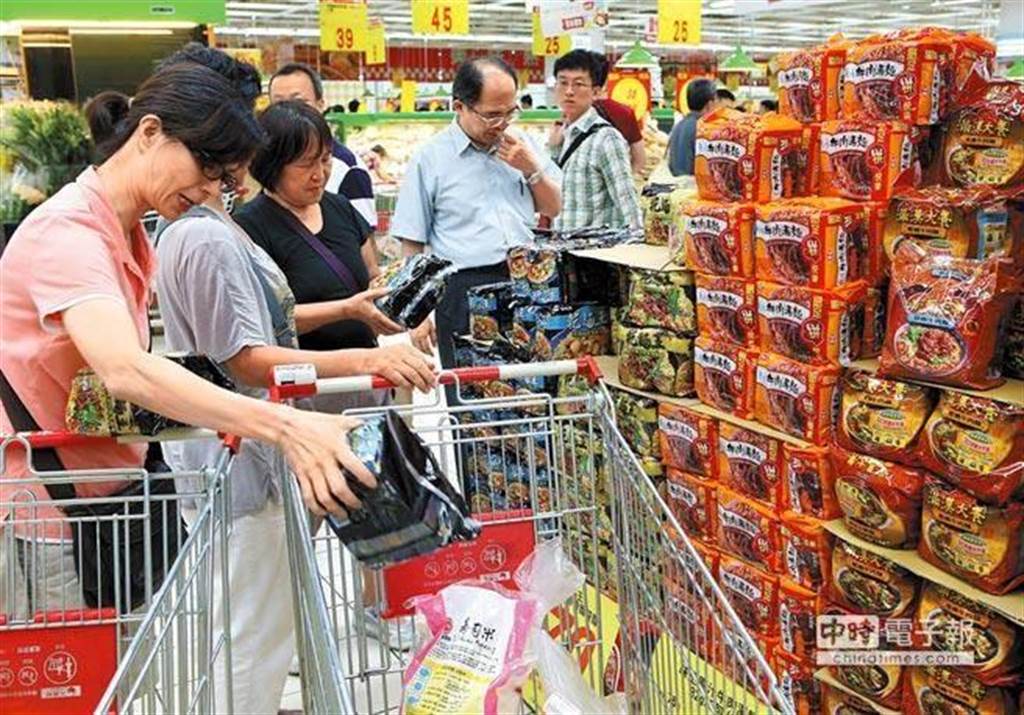 台灣賣場霸主換人當！大家狂推「這一間打敗好市多」，網友一聽大讚：「不用會費也能退貨！」