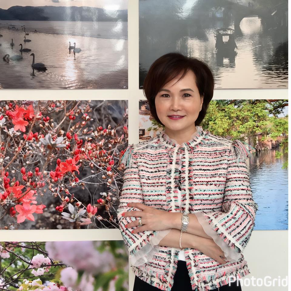 沈春華「棄800萬年薪卸下主播」婚姻生活首度曝光！當街被偷拍與老公在街頭...超浪漫！