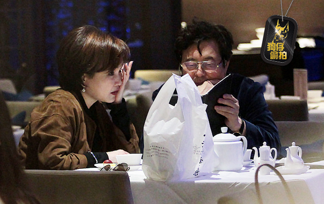 沈春華「棄800萬年薪卸下主播」婚姻生活首度曝光！當街被偷拍與老公在街頭...超浪漫！