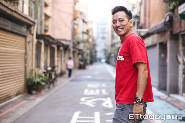 當年艾力克斯祖母當眾嫌李詠嫻：「這個女孩不能娶」！如今卻相愛21年，原來私下的他們...