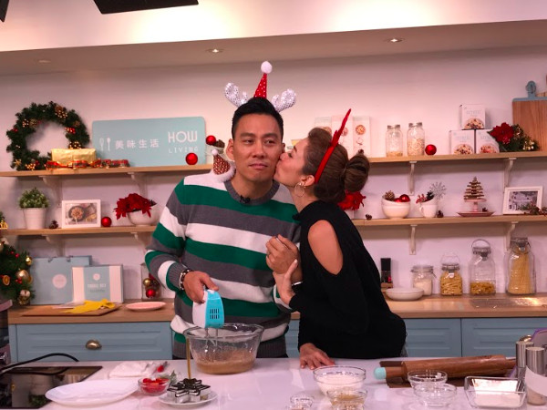 當年艾力克斯祖母當眾嫌李詠嫻：「這個女孩不能娶」！如今卻相愛21年，原來私下的他們...