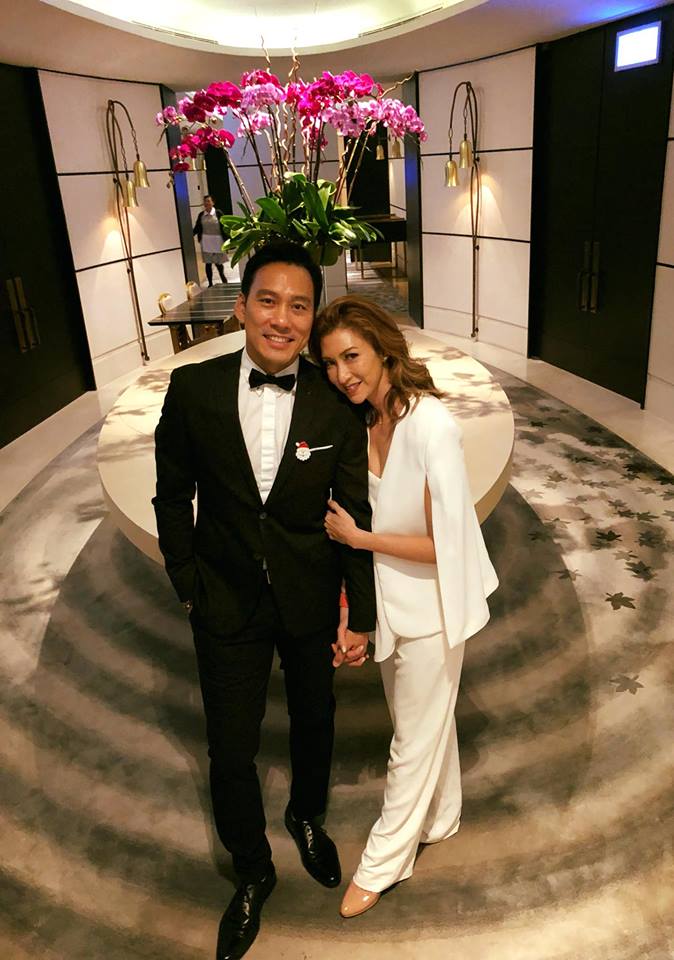 當年艾力克斯祖母當眾嫌李詠嫻：「這個女孩不能娶」！如今卻相愛21年，原來私下的他們...