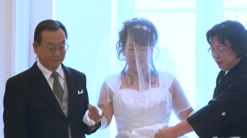 結婚前新娘卻忘了自己…他「8年不離不棄守候」！最後一幕感動全網友