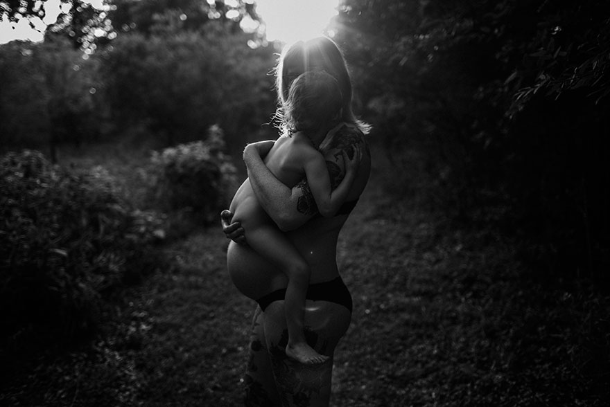 19張紀錄「母親與新生兒初次見面」的獲獎照片。#7媽媽和嬰兒「第一次觸摸彼此」感動全球！