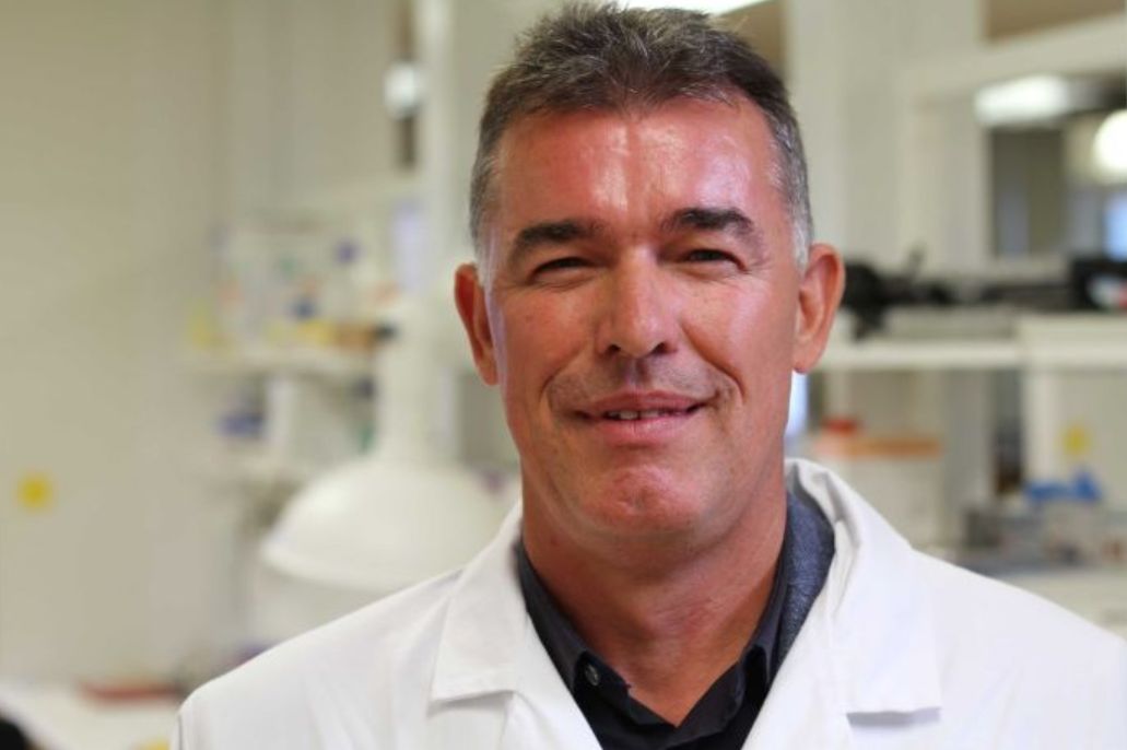 他違法偷種大 麻「天天餵女兒」，當警察找上門「全世界卻跳出來求情」：他是好爸爸！