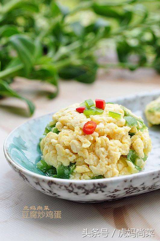 吃一口就上癮的「豆腐炒雞蛋」，90歲退休大廚曝光超好吃秘訣就在…婆媽回家搶著做！