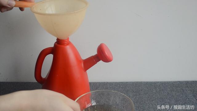 喝不完的「啤酒」別急著倒！把它和「鹽」攪拌，竟能解決家家戶戶的困擾！
