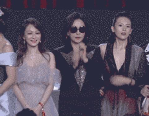 劉嘉玲肩帶不小心滑落！接下來「古天樂」一個動作全場都為他拍手叫好