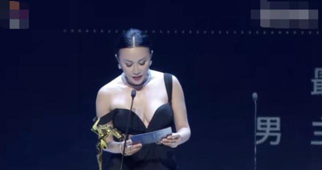 劉嘉玲肩帶不小心滑落！接下來「古天樂」一個動作全場都為他拍手叫好