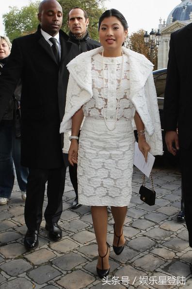 再大牌的明星「遇到泰國公主」合照都要跪地，但范冰冰卻....網友驚呼：范爺果然霸氣！