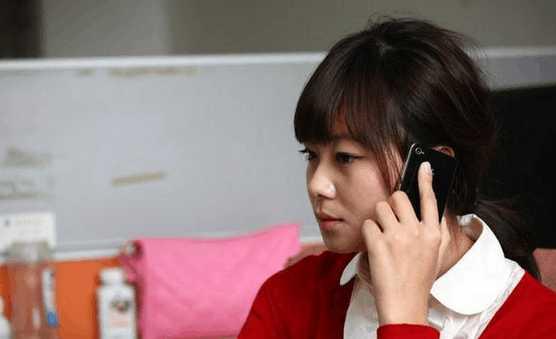 他當年把8歲妹妹騙出家門送人養，沒想到10年後街頭偶遇，哥哥「下意識的動作」兩人愣了...