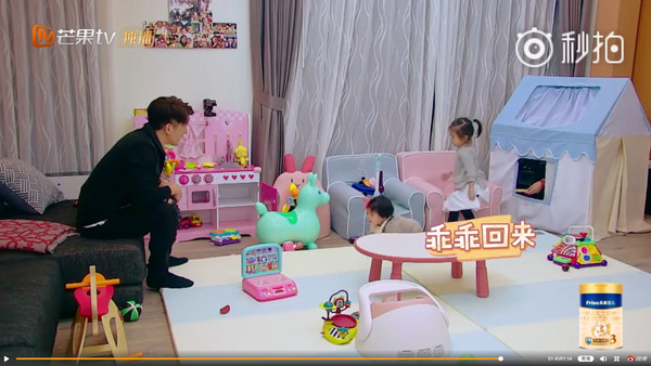 女兒見餅乾秒伸手！修杰楷「嚴肅一句話」咘咘立刻放棄　網大讚：家教超成功