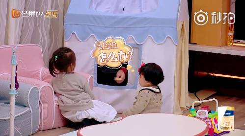 女兒見餅乾秒伸手！修杰楷「嚴肅一句話」咘咘立刻放棄　網大讚：家教超成功