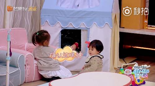 女兒見餅乾秒伸手！修杰楷「嚴肅一句話」咘咘立刻放棄　網大讚：家教超成功