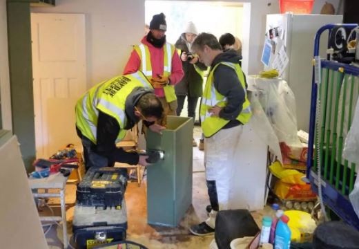 暴風雪中「這一家人被60名工人趕出家門」　8天後回到家「被眼前的景象嚇到落淚」全球讚爆！