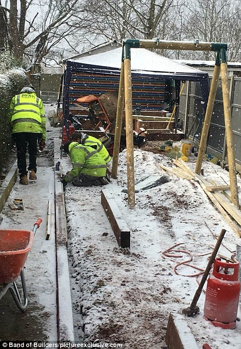 暴風雪中「這一家人被60名工人趕出家門」　8天後回到家「被眼前的景象嚇到落淚」全球讚爆！