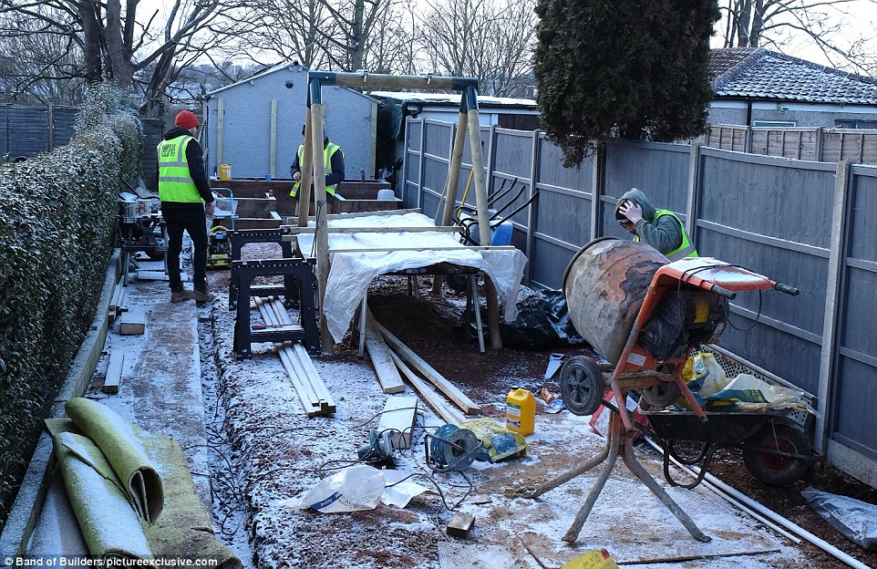 暴風雪中「這一家人被60名工人趕出家門」　8天後回到家「被眼前的景象嚇到落淚」全球讚爆！