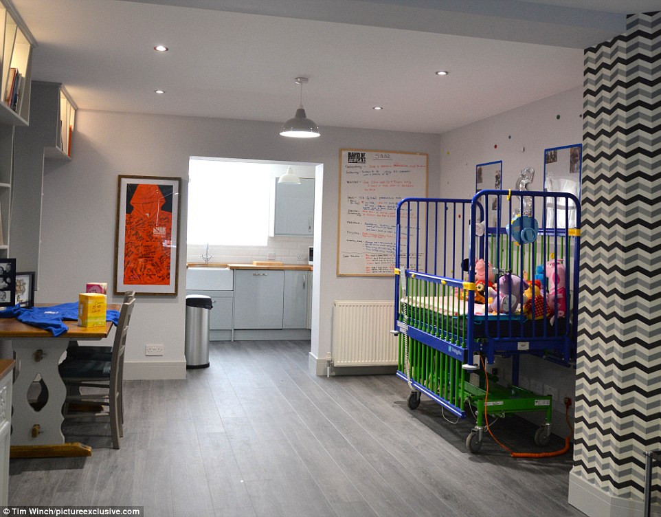 暴風雪中「這一家人被60名工人趕出家門」　8天後回到家「被眼前的景象嚇到落淚」全球讚爆！