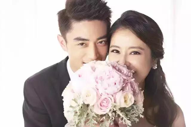 霍建華被起鬨「唱情歌獻給老婆」大家都等著看好戲！沒想到「他才唱第一句」全場都驚豔了