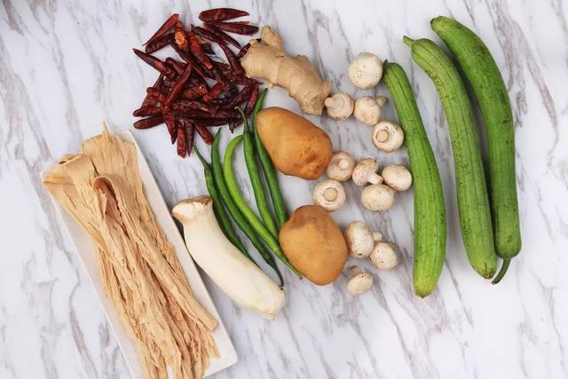 跟隔壁阿姨學到1道「美味素菜」，比肉還好吃，一口氣可以配三碗飯！