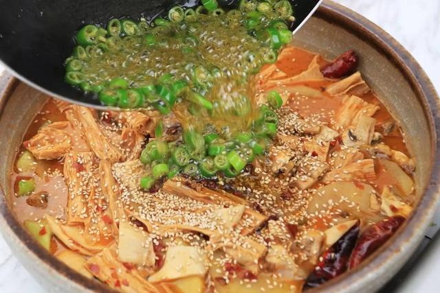 跟隔壁阿姨學到1道「美味素菜」，比肉還好吃，一口氣可以配三碗飯！