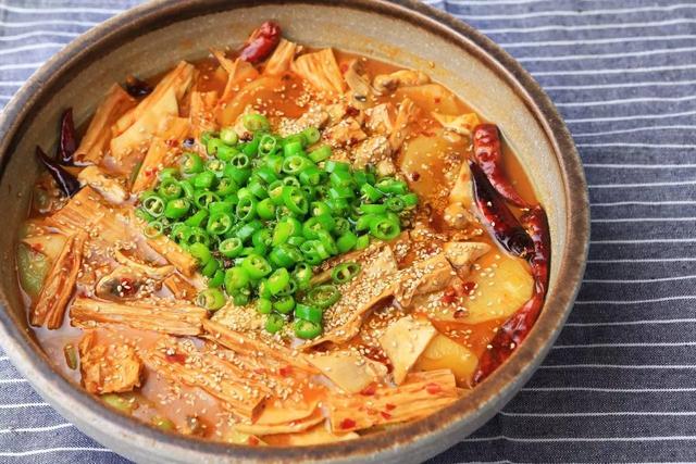 跟隔壁阿姨學到1道「美味素菜」，比肉還好吃，一口氣可以配三碗飯！