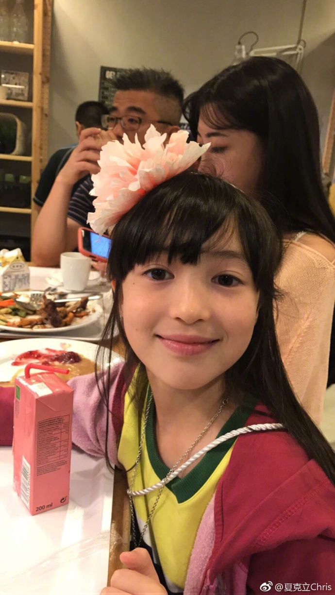 黃嘉千「7歲混血女兒」近照迷倒粉絲!被封為「沒有公主病的公主」私下與爸爸超甜