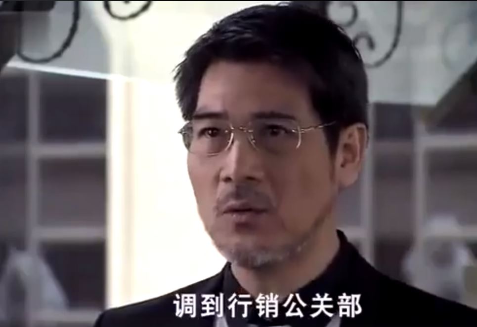 老伯「穿著隨興被店員瞧不起」唯獨她親切招呼！幾天後她收到「升遷通知」當場愣住