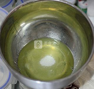 3分鐘教你「蜂蜜蛋糕」在家也能做！下午茶自己做，好吃到不夠吃～～