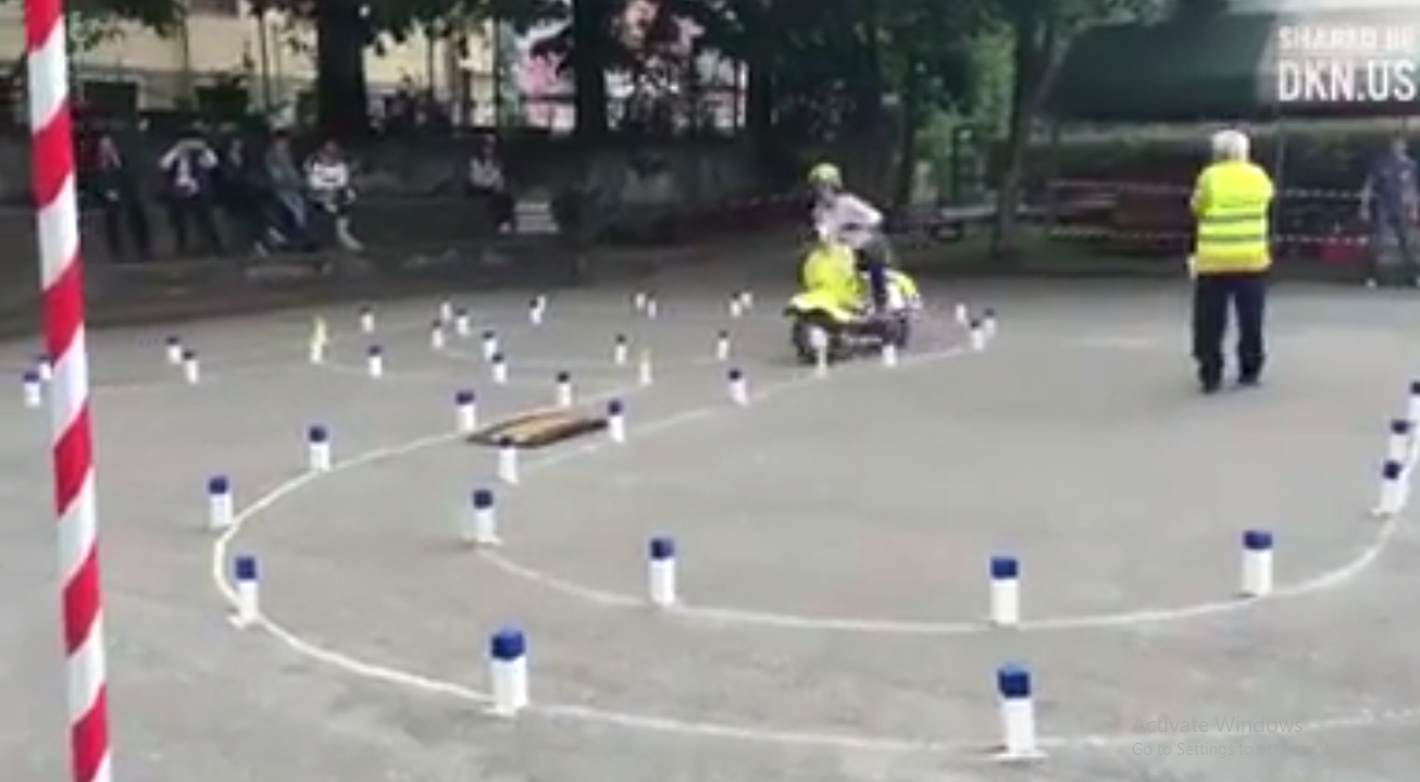 騎士考駕照展神技「輕鬆過360度轉彎」　但一看到後面的「魔王關卡」台灣人瞬間拜倒...