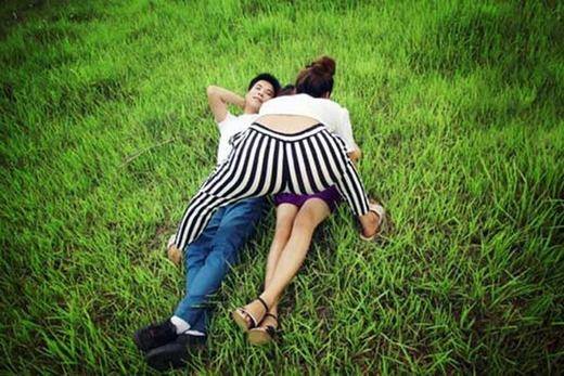 身懷絕技！24個最真實的「婚紗拍攝現場」　攝影師各種「浮誇拍照姿勢」笑翻網友啦