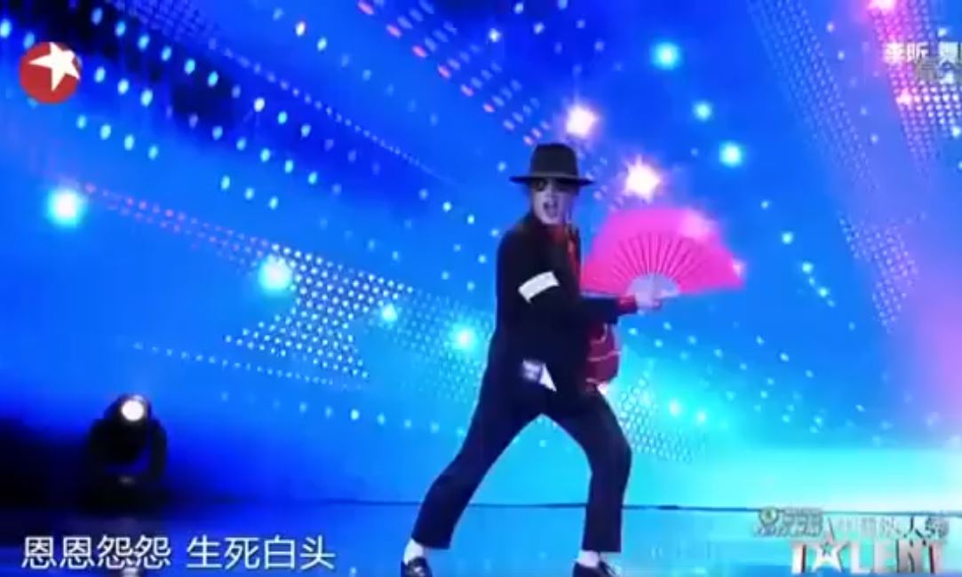 他上台想「模仿麥克傑克森」評審都不覺期待，但音樂一下「神反轉」...全場立刻陷入瘋狂！