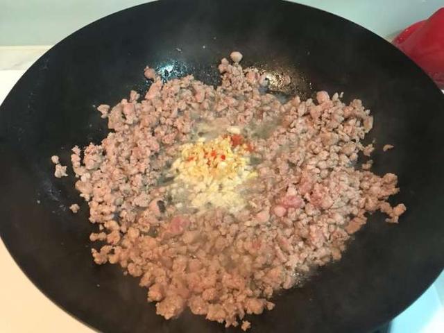 快跟著阿基師一起出好菜，超下飯的「魚香茄子」不要錯過！