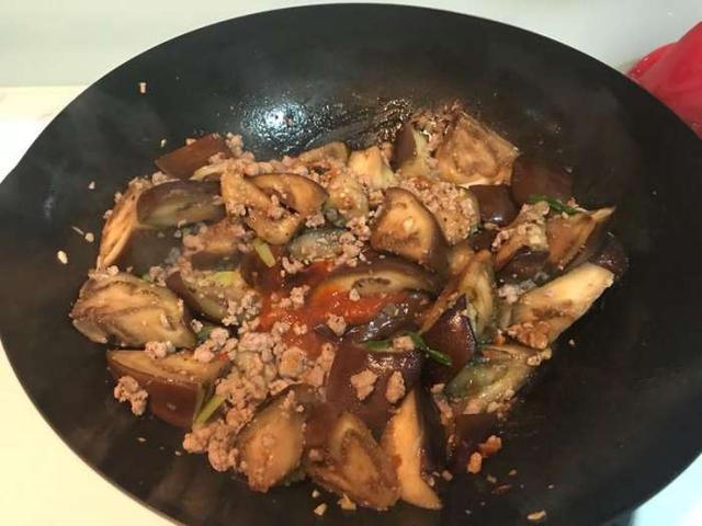 快跟著阿基師一起出好菜，超下飯的「魚香茄子」不要錯過！