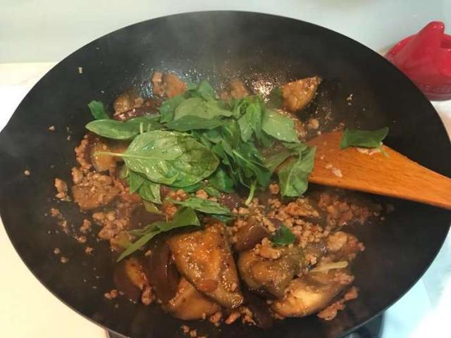快跟著阿基師一起出好菜，超下飯的「魚香茄子」不要錯過！