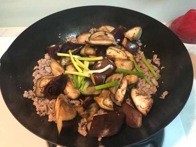 快跟著阿基師一起出好菜，超下飯的「魚香茄子」不要錯過！