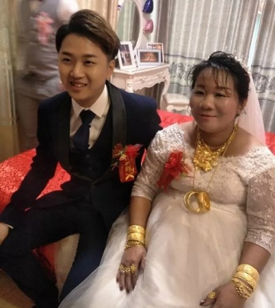 新娘只比媽媽小1歲！23歲兒子「堅持娶38歲富婆」被家族反對　婚宴前「霸氣收服公婆」搞定這場婚禮