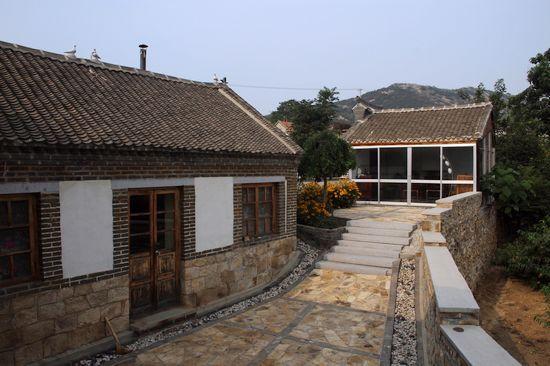 第一次跟男友回家見家長，我卻突然被一個「瘋 女人」抱住，驚嚇過後我反而決定「嫁給男友」！