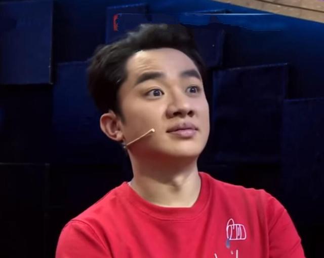 陳小春和老婆表演「超爆笑雙人體操」動作一致零失誤 ！大家看到「應采兒的表情」一秒噴笑XD