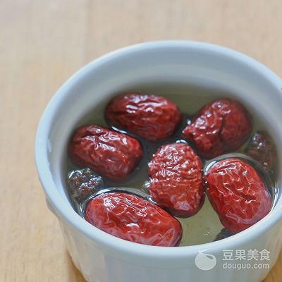 「桂圓搭配2樣東西」堪稱女性保養聖品！「養顏又補血」再也不怕手腳冰冷～～