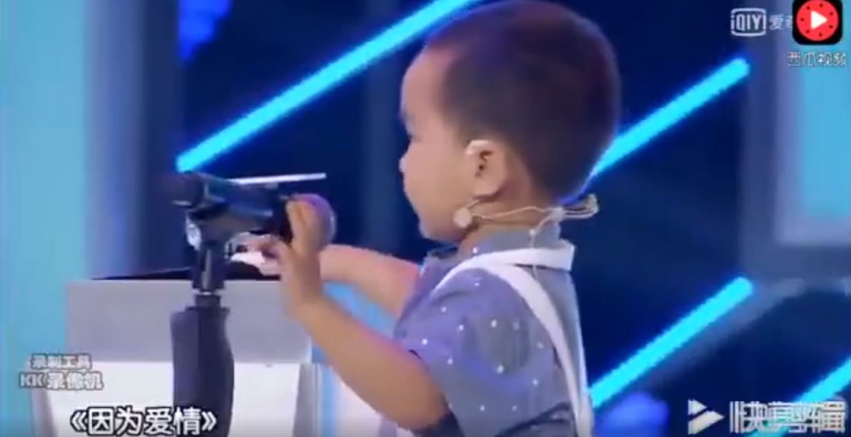 3歲小神童「只聽5秒前奏」就猜對歌名讓人看傻，沒想到下一題「更猛表現」全場驚呼！