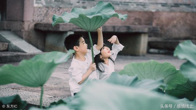 前夫死後帶著婆婆再婚，老公「視她如親媽」我很感動；未料有天提早下班，才知他真面目！