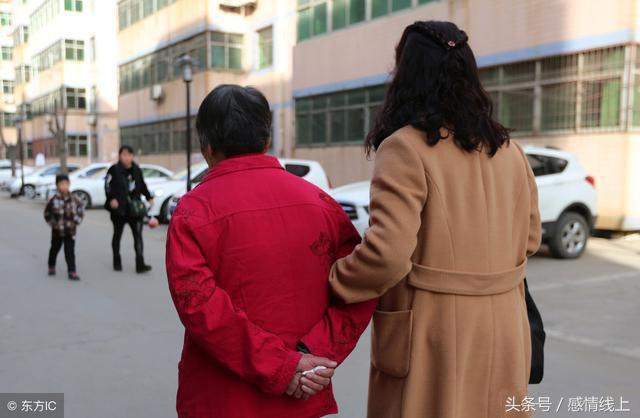 前夫死後帶著婆婆再婚，老公「視她如親媽」我很感動；未料有天提早下班，才知他真面目！