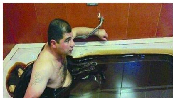 中東土豪瘋泡「石油浴」炫富無極限，10分鐘「要價1萬五」直呼好值得！最後泡完卻...悲劇了XD