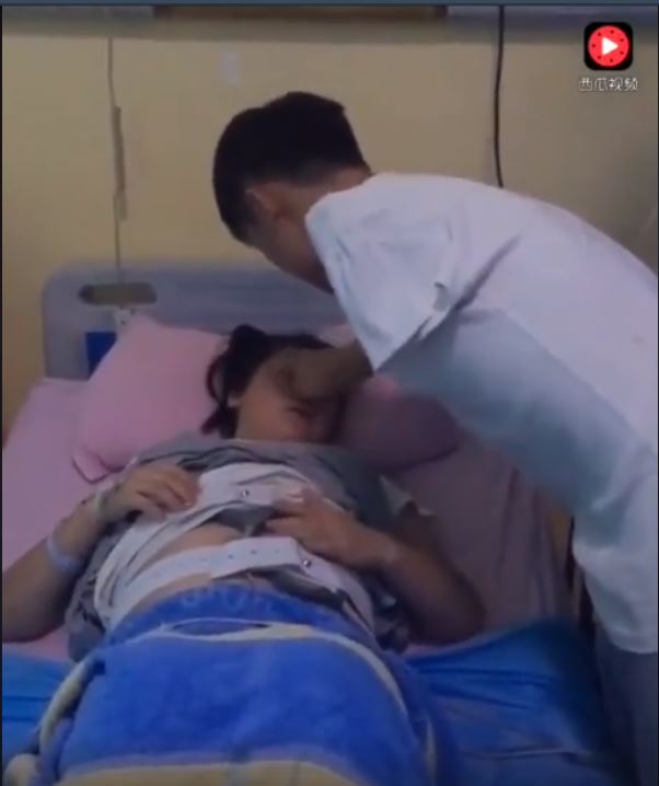 「沒有雙手的他」伺候老婆做月子，健全的男人該慚愧了…「最後一幕」萬人全被暖哭！