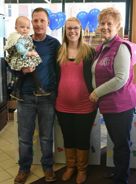 老婆「不孕2年」絕望放棄　半年後醫生一看「超音波畫面怪怪的」嚇傻：妳破紀錄了！