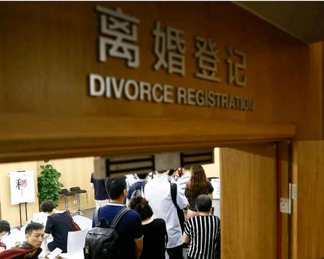 老公出軌婆婆卻要我淨身出戶！辦完離婚後「收到一條簡訊」我淚如雨下