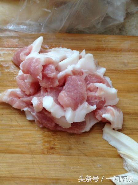 「杏鮑菇」這樣炒超級下飯，一上桌盤子就空了，比吃大魚大肉還滿足！