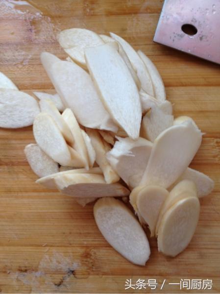 「杏鮑菇」這樣炒超級下飯，一上桌盤子就空了，比吃大魚大肉還滿足！
